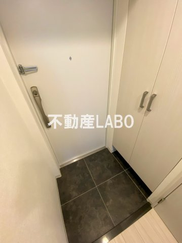 セオリー大阪ベイシティの玄関