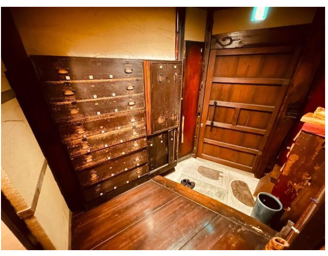 近江八幡市西本郷町東の店舗一部の玄関