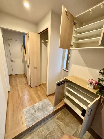 【玄関】 | 笠間市鯉淵　積水ハイム施工　オール電化中古戸建