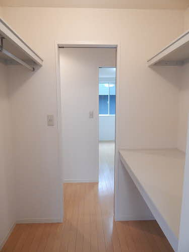 クラヴィエ東久留米 A棟の収納|ウォークインクローゼットなので収納豊富です★