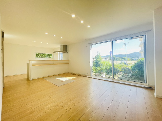 【居間・リビング】 | 福岡県糟屋郡宇美町桜原１丁目　戸建て