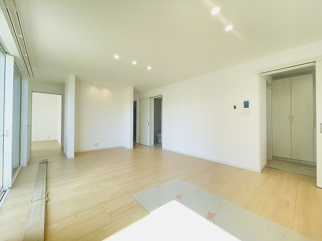 【居間・リビング】 | 福岡県糟屋郡宇美町桜原１丁目　戸建て
