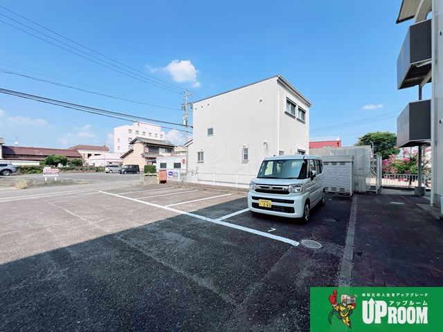 サンハイツ今枝の駐車場