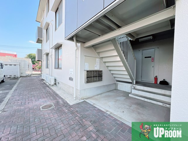 サンハイツ今枝のエントランス