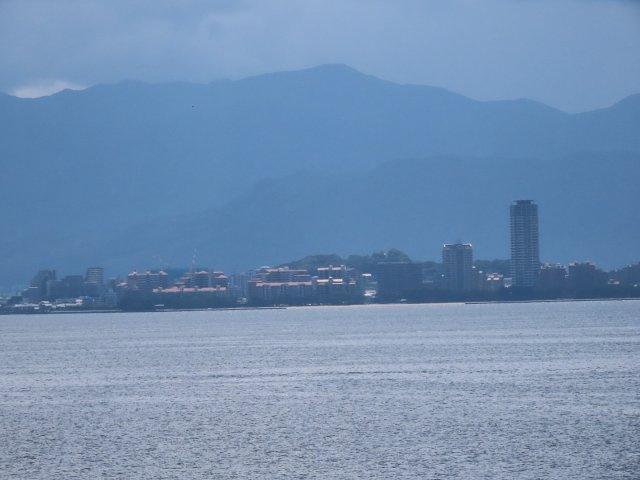 リゾートビラ西戸崎の独立洗面台|独立洗面台、小物を置くことができて便利です