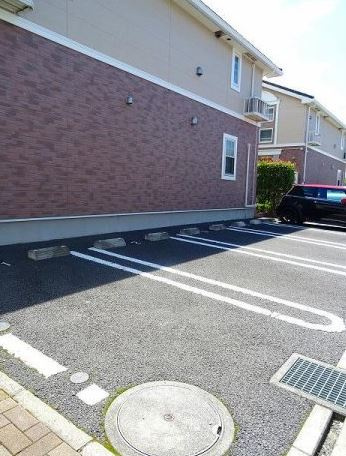 シュティル・ブリーゼⅡの駐車場