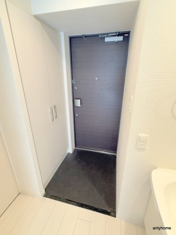 プレサンス本町ジョイス 仲介手数料無料の玄関