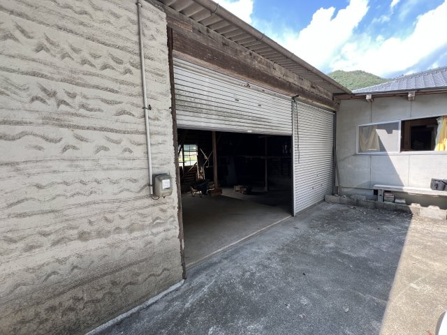 美咲町西川店舗付き中古住宅　3DKの外観|倉庫外観