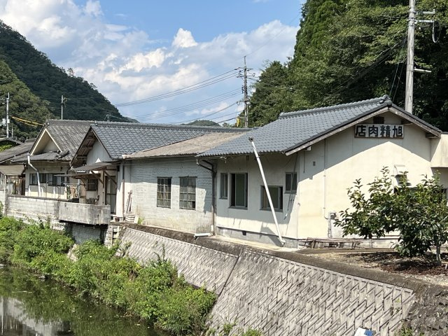 美咲町西川店舗付き中古住宅　3DKの外観