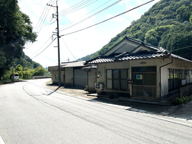 美咲町西川店舗付き中古住宅　3DK