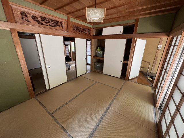 美咲町西川店舗付き中古住宅　3DKの和室