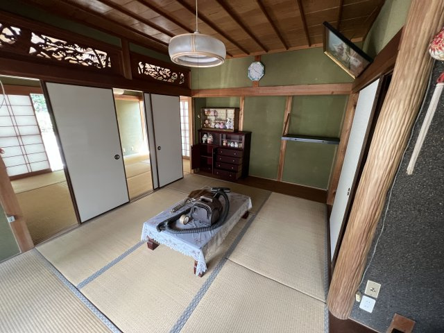 美咲町西川店舗付き中古住宅　3DKの和室