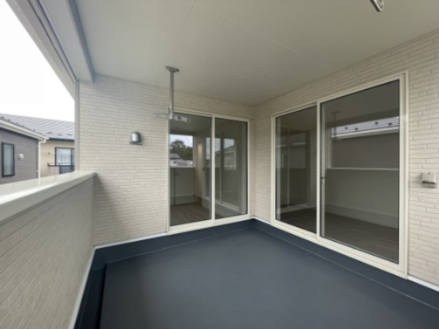 新築戸建・建売　二本松市竹田二丁目　CRADLE GARDEN　全5棟のバルコニー|2WAYのバルコニーは動線が取りやすい！急な雨も安心のインナーバルコニーです。
