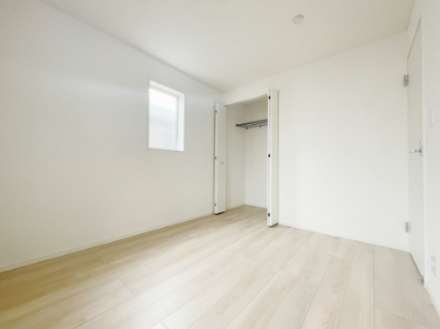 新築戸建・建売　二本松市竹田二丁目　CRADLE GARDEN　全5棟の洋室|ナチュラルな光が差し込む2面採光の洋室です！ホワイト基調で清楚感たっぷり♪