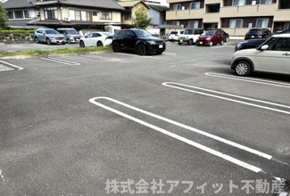 【駐車場】 | ファミーユスクエアー B棟
