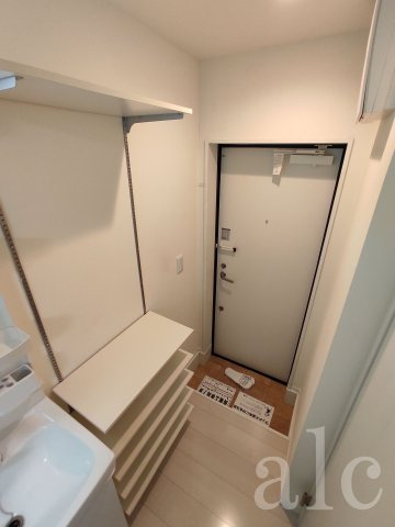 サンフラワーガーデン上落合の収納|玄関横と居室にクローゼットが2ヶ所！　※別部屋