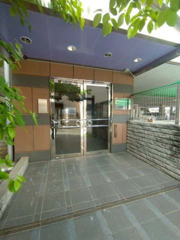 北園ハイツのエントランス