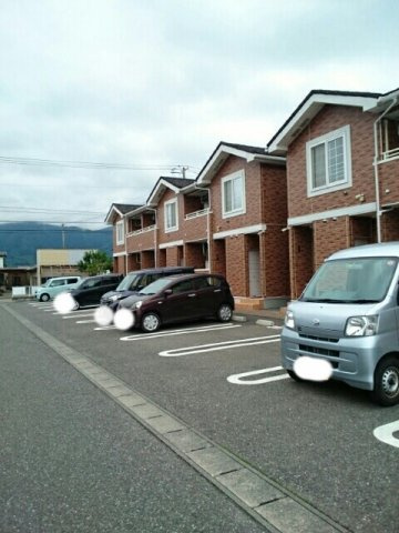 イターナルリヴァサイドハウスＢの駐車場