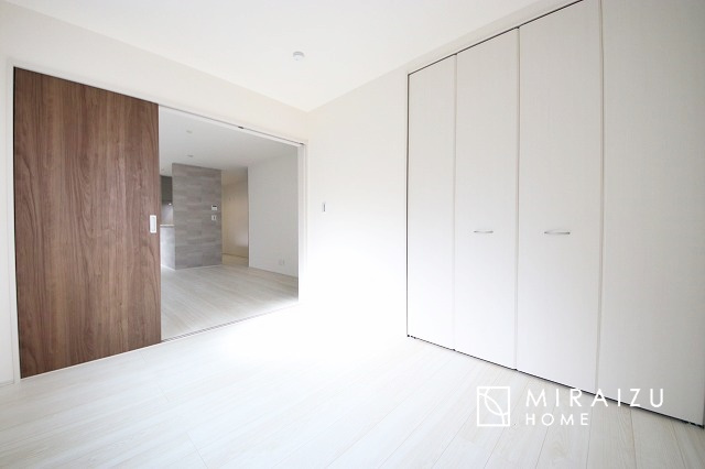 【その他】 | お掃除もしやすい大き目のシンクです。耐熱性・耐久性・対磨耗性が高いというメリットがございます。お掃除が苦手な方でもいつでも綺麗に楽にメンテナンスが可能です。