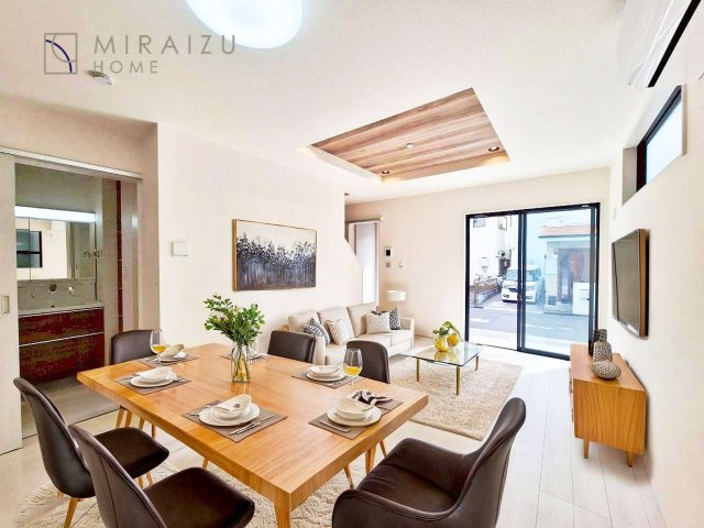 【外観】 | 陽当たりが心地の良いリビング空間です。日中はカーテンを開けて自然な光を取り込みリラックスして過ごしたいですね、照明器具もセンスの良いものを使いたいですね。