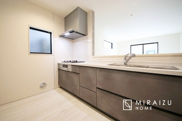 【外観】 | 贅沢な暮らしにぴったり設備が魅力♪家事導線の良い水回りで毎日綺麗家事もラクラク♪早朝、夜間問わず現地見学＆周辺環境ご案内致します♪