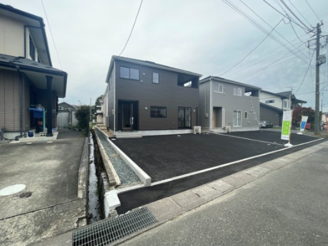 新築戸建・建売　二本松市竹田二丁目　CRADLE GARDEN　全5棟の駐車場|ゆとりある駐車場で運転が苦手な方も安心して駐車できます。