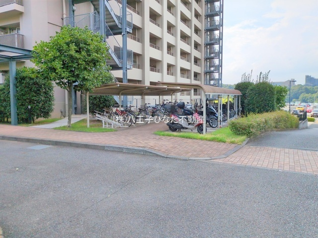『八王子市マンション』ローレルスクエア南大沢６番館【仲介手数料無料】　八王子市別所1-41-1の駐輪場|～仲介手数料無料☆八王子ひなた不動産～ローレルスクエア南大沢6番館 