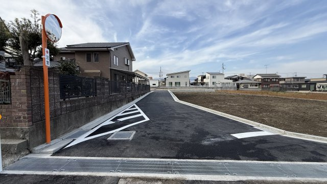 新屋敷エコタウンの前面道路含む現地写真