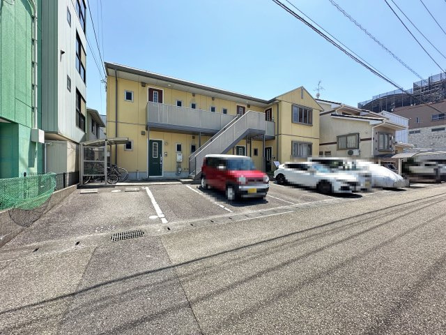 シャーメゾン・ヴィヴァーチェの駐車場