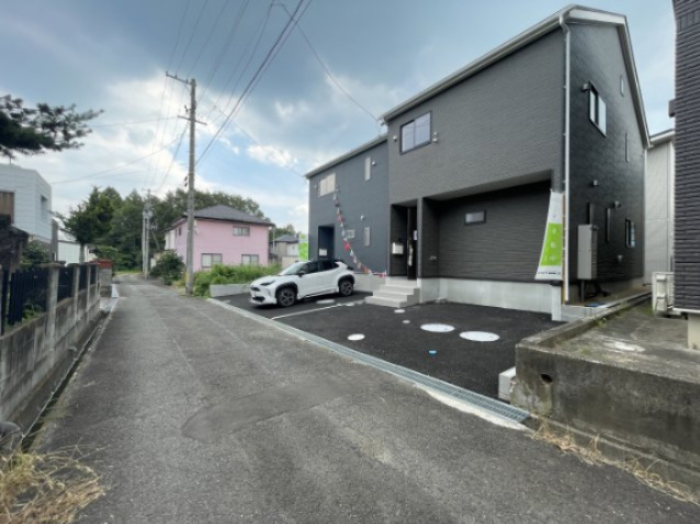 新築戸建・建売　福島市松川町沼袋第2　CRADLE GARDEN　全2棟の前面道路含む現地写真|閑静な住宅街。仕事、学校の疲れから離れて落ち着けるお家に。