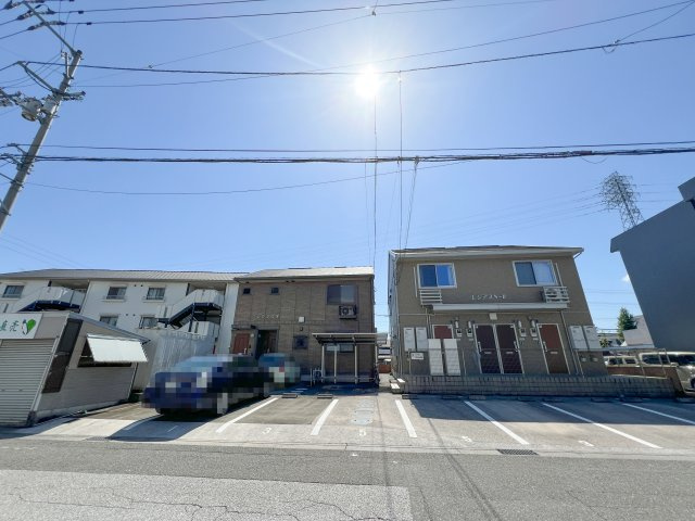 レジアスＮの駐車場