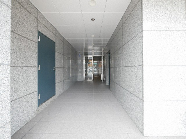 ソレアードトレスなんばWESTのエントランス