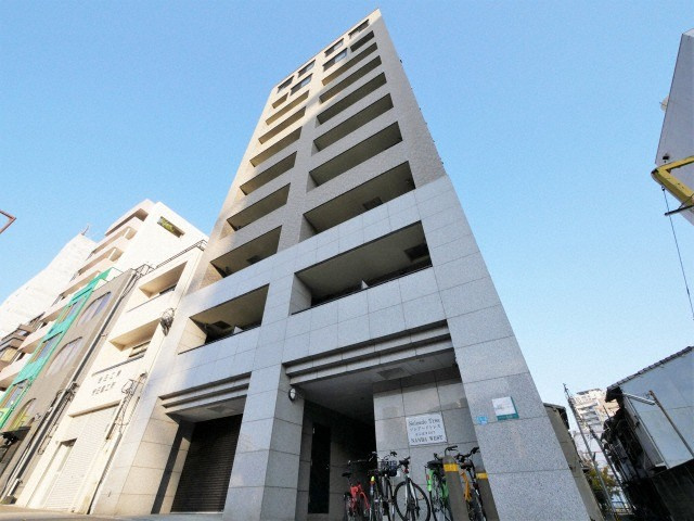 ソレアードトレスなんばWESTの外観