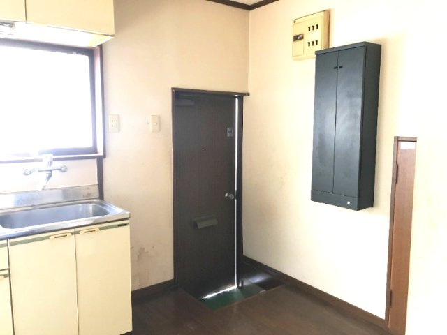 山城ハイツの玄関