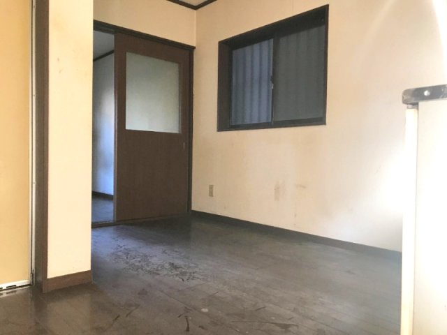 山城ハイツの居間・リビング