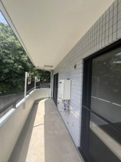 【バルコニー】 | ニューウェルテラス第3日吉 | 【ニューウェルテラス第3日吉】南面の広いバルコニー