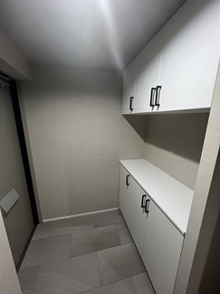 【玄関】 | ニューウェルテラス第3日吉 | 【ニューウェルテラス第3日吉】玄関と広いシューズボックス