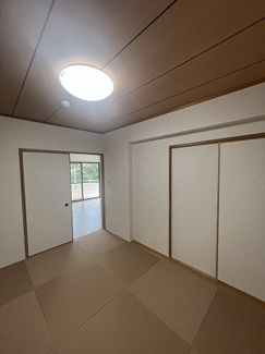 【和室】 | ニューウェルテラス第3日吉 | 【ニューウェルテラス第3日吉】6帖の和室はおしゃれな琉球畳