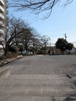 【周辺】 | ニューウェルテラス第3日吉 | 【蟹ヶ谷槍ヶ崎公園】広いスペースにベンチやトイレもあります