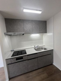 【キッチン】 | ニューウェルテラス第3日吉 | 【ニューウェルテラス第3日吉】3口ガスコンロのシステムキッチンは新品です