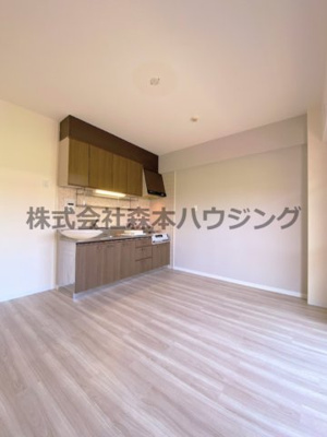 【居間・リビング】 | 　フリーディオ山之上 | ゆったり過ごせる居間です