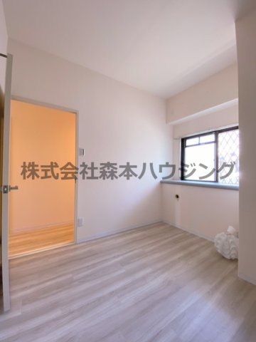 【洋室】 | 　フリーディオ山之上 | 明るい洋室です