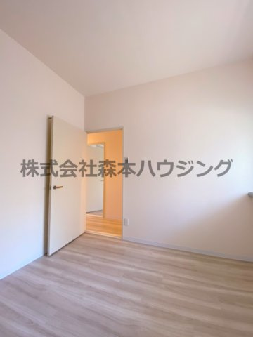 【洋室】 | 　フリーディオ山之上 | 落ち着いた色調の洋室です