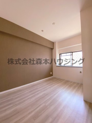 【洋室】 | 　フリーディオ山之上 | 落ち着いた色調の洋室です