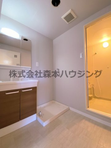 【洗面所】 | 　フリーディオ山之上 | 広い洗面スペース