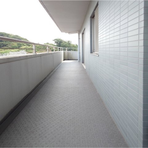 リステージ本郷台プリズムガーデンのバルコニー