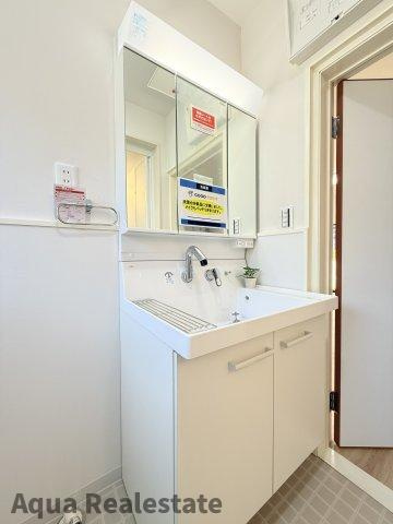 さぬき市志度　リノベ住宅の独立洗面台|独立洗面台、朝の身支度には欠かせません