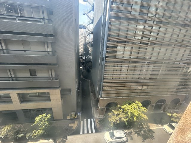 ニューギンザビル１号館のエントランス