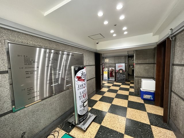 ニューギンザビル１号館のエントランス