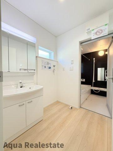 クレイドルガーデン宇多津町第三の独立洗面台|独立洗面台あり、毎朝おしゃれに忙しい女性の方におすすめです